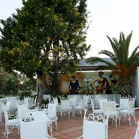 Merlin Park ティラナ